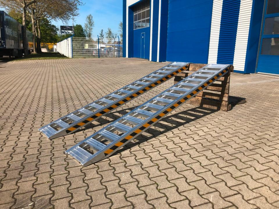 Alurampen Satz 3m 3000KG Minibagger Minilader Quad Auffahrrampe *INKL.19% MWST* - منحدر تحميل: صورة 1 Alurampen Satz 3m 3000KG Minibagger Minilader Quad Auffahrrampe *INKL.19% MWST* - منحدر تحميل: صورة 1