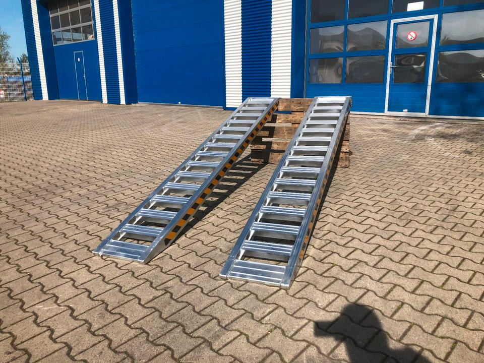 Alurampen Satz 3m 3000KG Minibagger Minilader Quad Auffahrrampe *INKL.19% MWST* - منحدر تحميل: صورة 2 Alurampen Satz 3m 3000KG Minibagger Minilader Quad Auffahrrampe *INKL.19% MWST* - منحدر تحميل: صورة 2