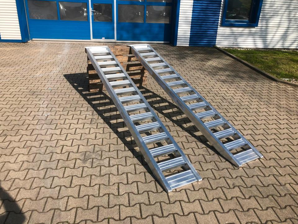 Alurampen Satz 3m 3000KG Minibagger Minilader Quad Auffahrrampe *INKL.19% MWST* - منحدر تحميل: صورة 5 Alurampen Satz 3m 3000KG Minibagger Minilader Quad Auffahrrampe *INKL.19% MWST* - منحدر تحميل: صورة 5
