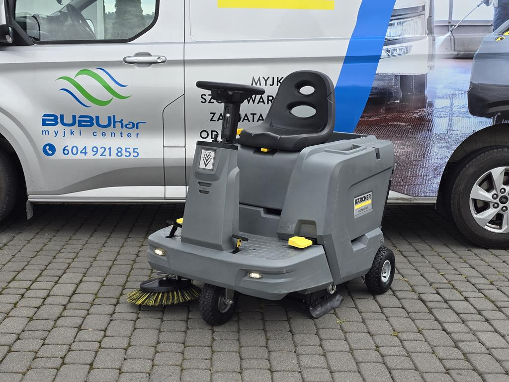 KÄRCHER Zamiatarka KARCHER KM 85/50 R Bp Pack 2019 R 91 HOURS - كناسة المناطق الصناعية: صورة 1 KÄRCHER Zamiatarka KARCHER KM 85/50 R Bp Pack 2019 R 91 HOURS - كناسة المناطق الصناعية: صورة 1