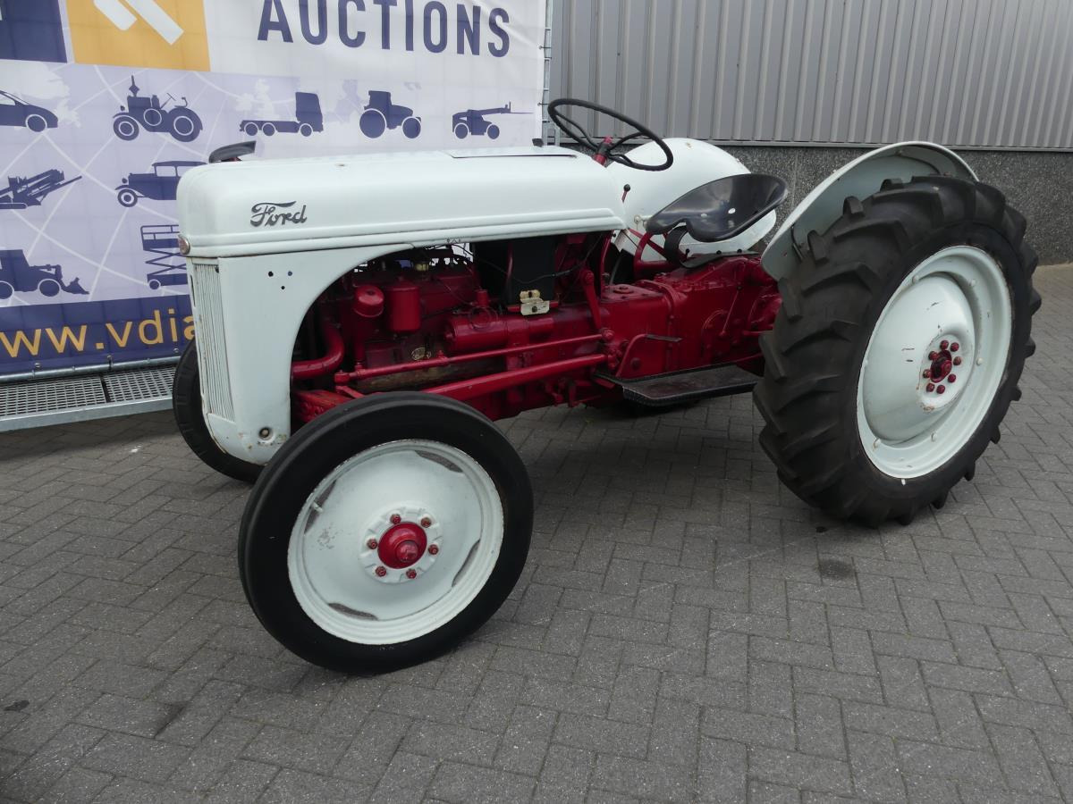 Ford 8N, Dearborn - جرار: صورة 3 Ford 8N, Dearborn - جرار: صورة 3