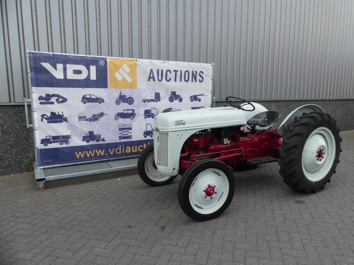 Ford 8N, Dearborn - جرار: صورة 1 Ford 8N, Dearborn - جرار: صورة 1