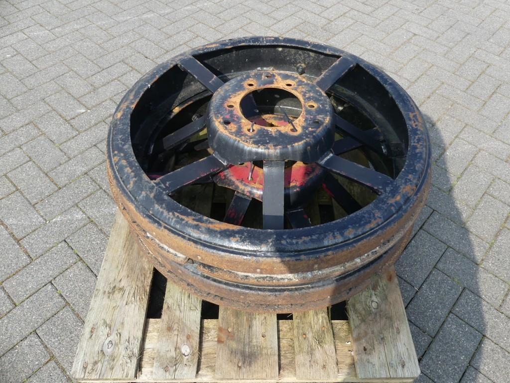Lanz Bulldog steel wheels - الإطارات والجنوط - الآلات الزراعية: صورة 2 Lanz Bulldog steel wheels - الإطارات والجنوط - الآلات الزراعية: صورة 2