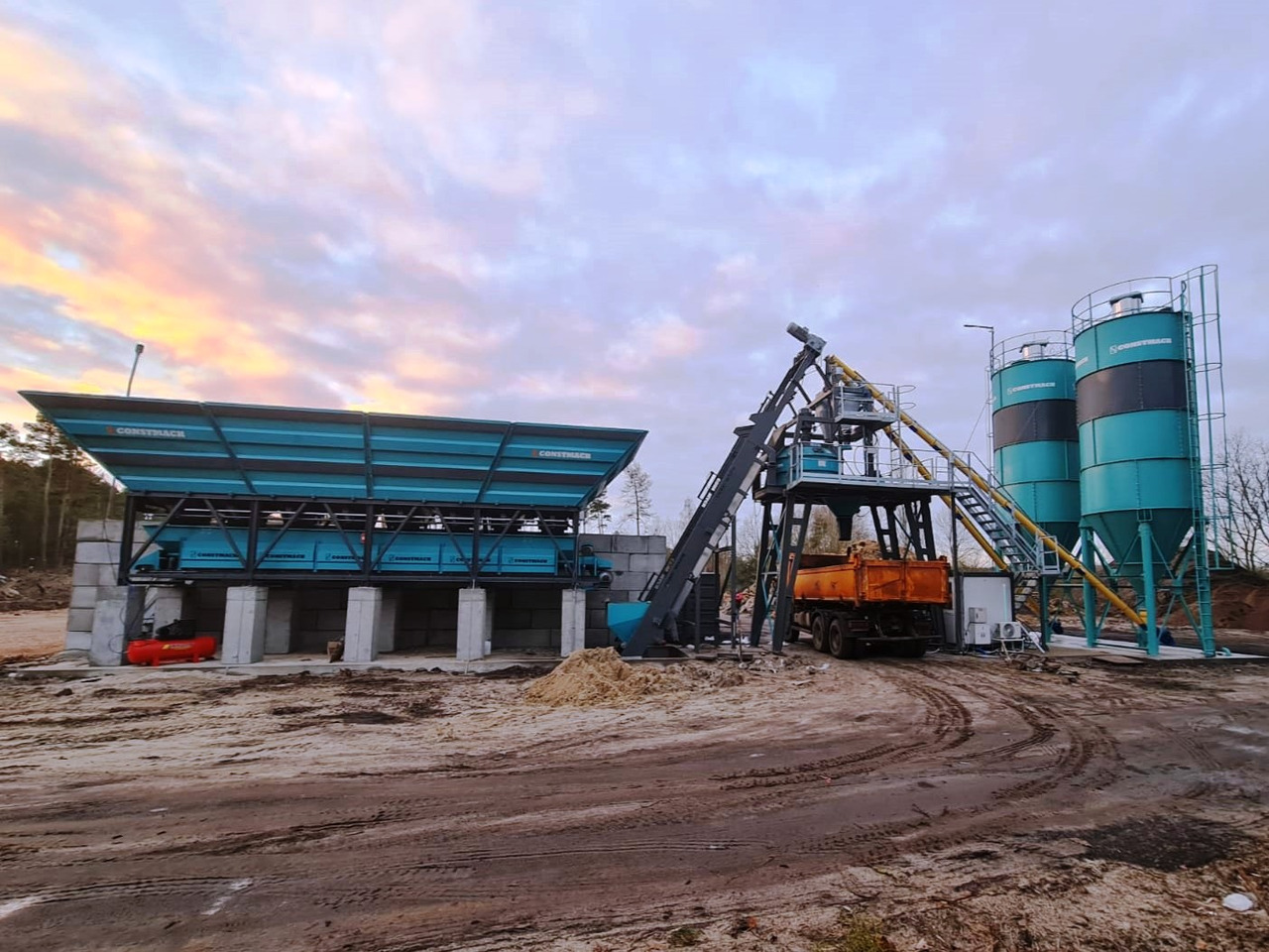 Constmach 60 m³/h Compact Concrete Batching Plant - مصنع الخرسانة: صورة 1 Constmach 60 m³/h Compact Concrete Batching Plant - مصنع الخرسانة: صورة 1