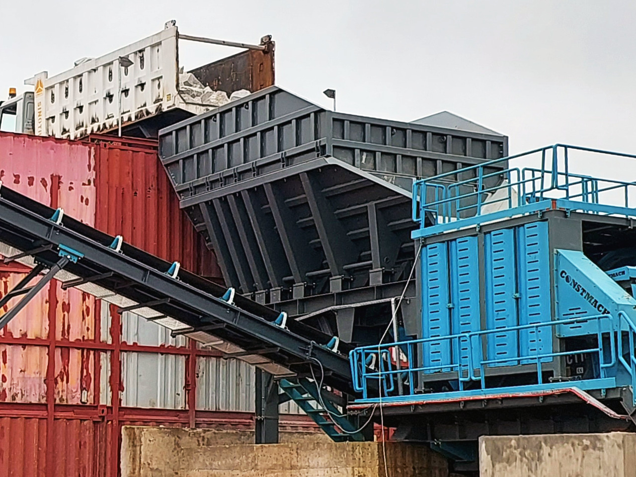 Constmach Alimentateur Vibrant Bunker Dans Des Capacités de 80 à 500 Tonnes - آلة التعدين: صورة 3 Constmach Alimentateur Vibrant Bunker Dans Des Capacités de 80 à 500 Tonnes - آلة التعدين: صورة 3