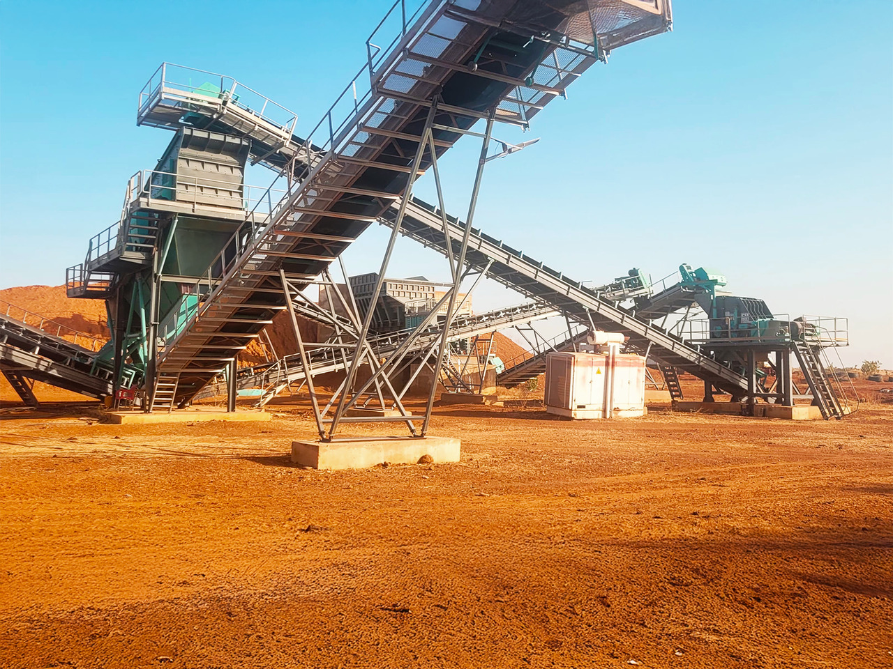 Constmach Installation Stationnaire De Concassage De Pierres De Basalte 250-300 Tph - كسارة: صورة 3 Constmach Installation Stationnaire De Concassage De Pierres De Basalte 250-300 Tph - كسارة: صورة 3