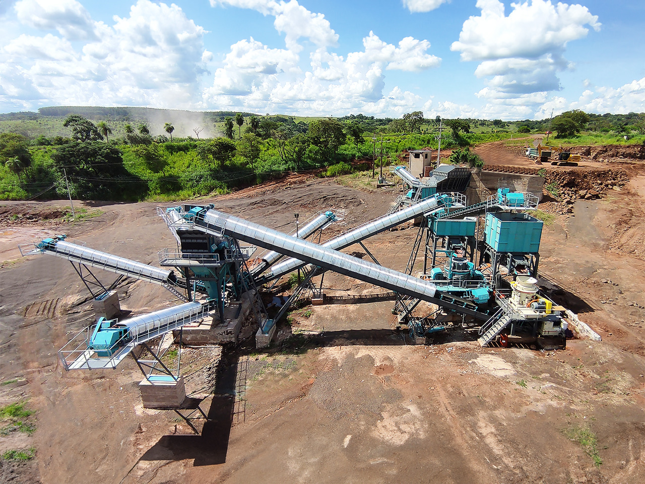 Constmach Installation Stationnaire de Concassage et de Criblage de Pierres 50 à 1 000 TPH - كسارة: صورة 2 Constmach Installation Stationnaire de Concassage et de Criblage de Pierres 50 à 1 000 TPH - كسارة: صورة 2