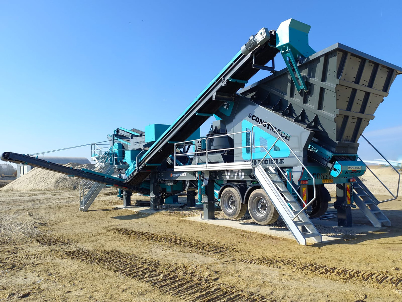 Constmach Mobiler Prallbrecher mit vertikaler Welle und einer Kapazität von 100–150 Tonnen - كسارة متحركه: صورة 1 Constmach Mobiler Prallbrecher mit vertikaler Welle und einer Kapazität von 100–150 Tonnen - كسارة متحركه: صورة 1