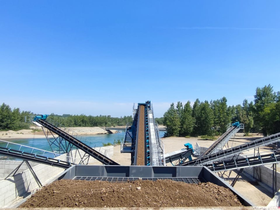 Constmach Stationäre Sand- und Kieswasch- und Siebanlage - فرازة: صورة 1 Constmach Stationäre Sand- und Kieswasch- und Siebanlage - فرازة: صورة 1