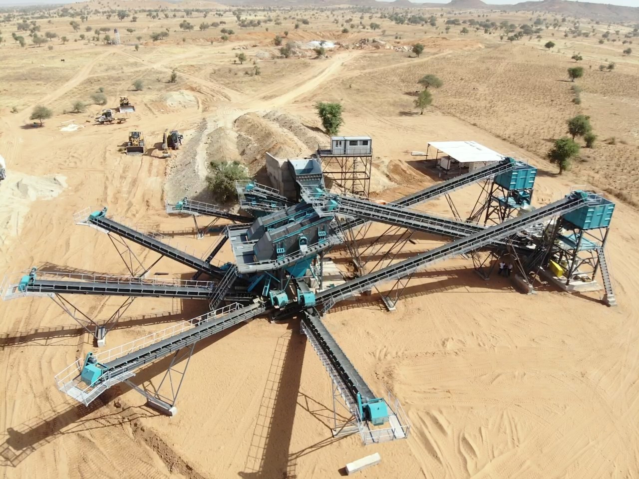 Constmach Stationary Stone Crushing and Screening Plant 50 to 1,000 TPH - كسارة: صورة 5 Constmach Stationary Stone Crushing and Screening Plant 50 to 1,000 TPH - كسارة: صورة 5