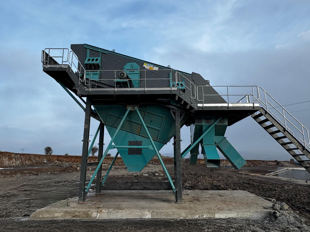 Constmach Systèmes de Cribles Vibrants 2-3-4 Étages 2 ans de Garantie - فرازة: صورة 1 Constmach Systèmes de Cribles Vibrants 2-3-4 Étages 2 ans de Garantie - فرازة: صورة 1