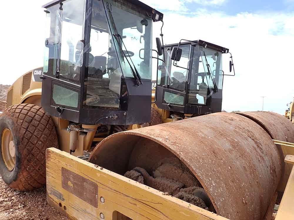 CAT CS64B - لوحة اهتزازية: صورة 1 CAT CS64B - لوحة اهتزازية: صورة 1