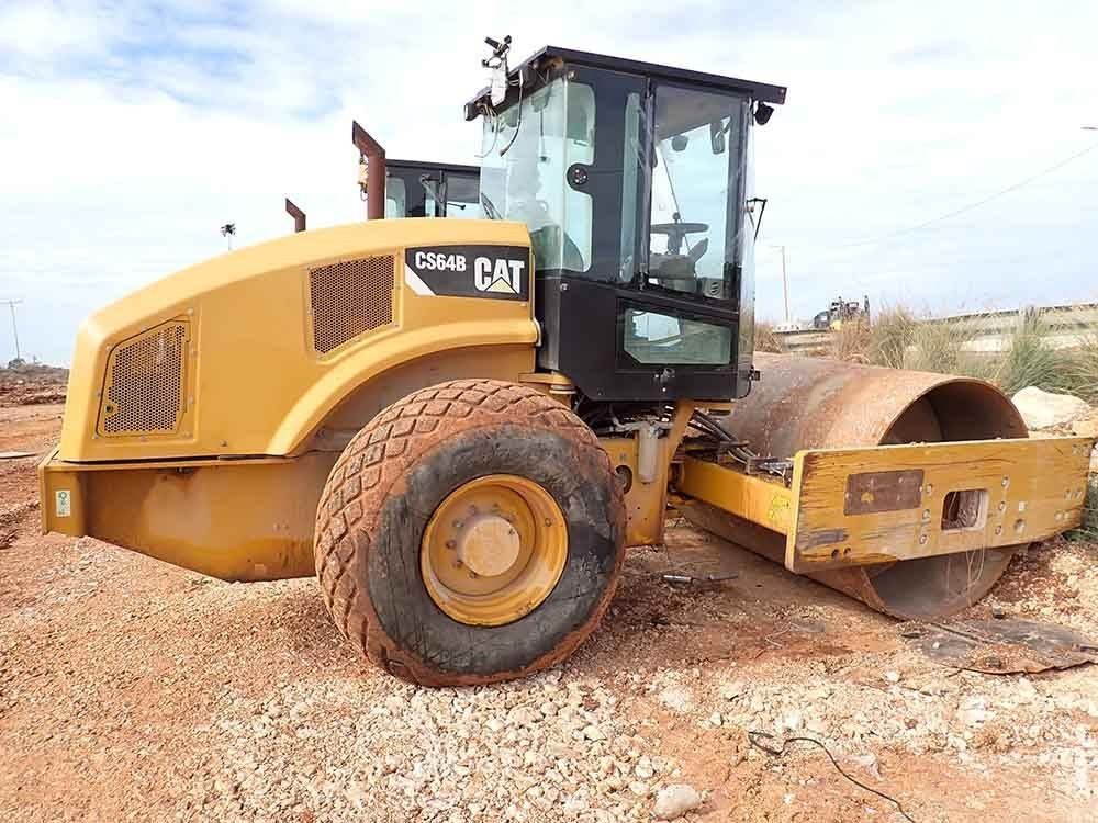 CAT CS64B - لوحة اهتزازية: صورة 3 CAT CS64B - لوحة اهتزازية: صورة 3