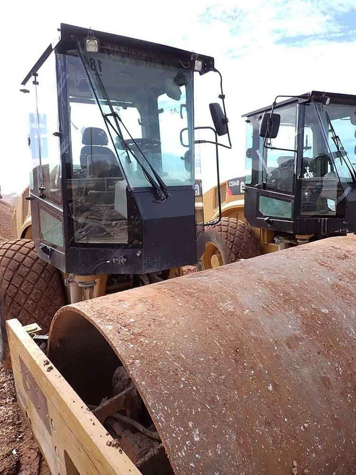 CAT CS64B - لوحة اهتزازية: صورة 2 CAT CS64B - لوحة اهتزازية: صورة 2