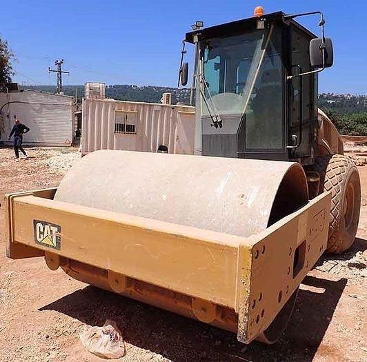 CAT CS64B - لوحة اهتزازية: صورة 1 CAT CS64B - لوحة اهتزازية: صورة 1