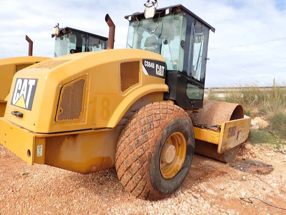 CAT CS64B - لوحة اهتزازية: صورة 4 CAT CS64B - لوحة اهتزازية: صورة 4