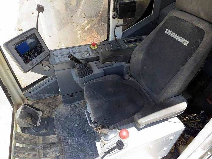 حفارة Liebherr R9150: صورة 17