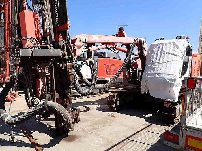 Sandvik DX800 - برج الحفر: صورة 1 Sandvik DX800 - برج الحفر: صورة 1