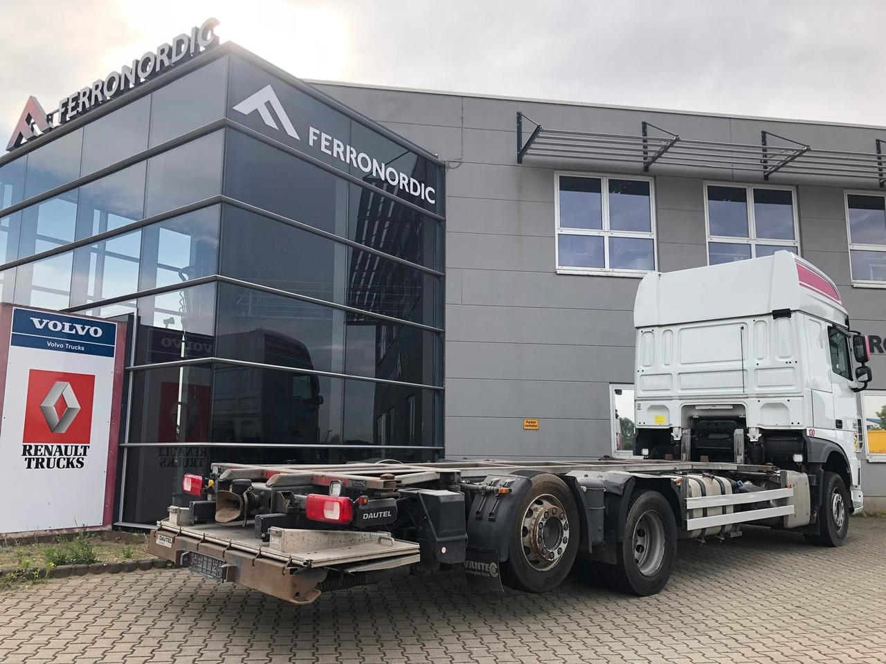 DAF XF460SSC Lenk/Lift*LBW*Standkl*Mega*NeueKuppl. - شاحنات الحاويات / جسم علوي قابل للتغيير شاحنة: صورة 4 DAF XF460SSC Lenk/Lift*LBW*Standkl*Mega*NeueKuppl. - شاحنات الحاويات / جسم علوي قابل للتغيير شاحنة: صورة 4