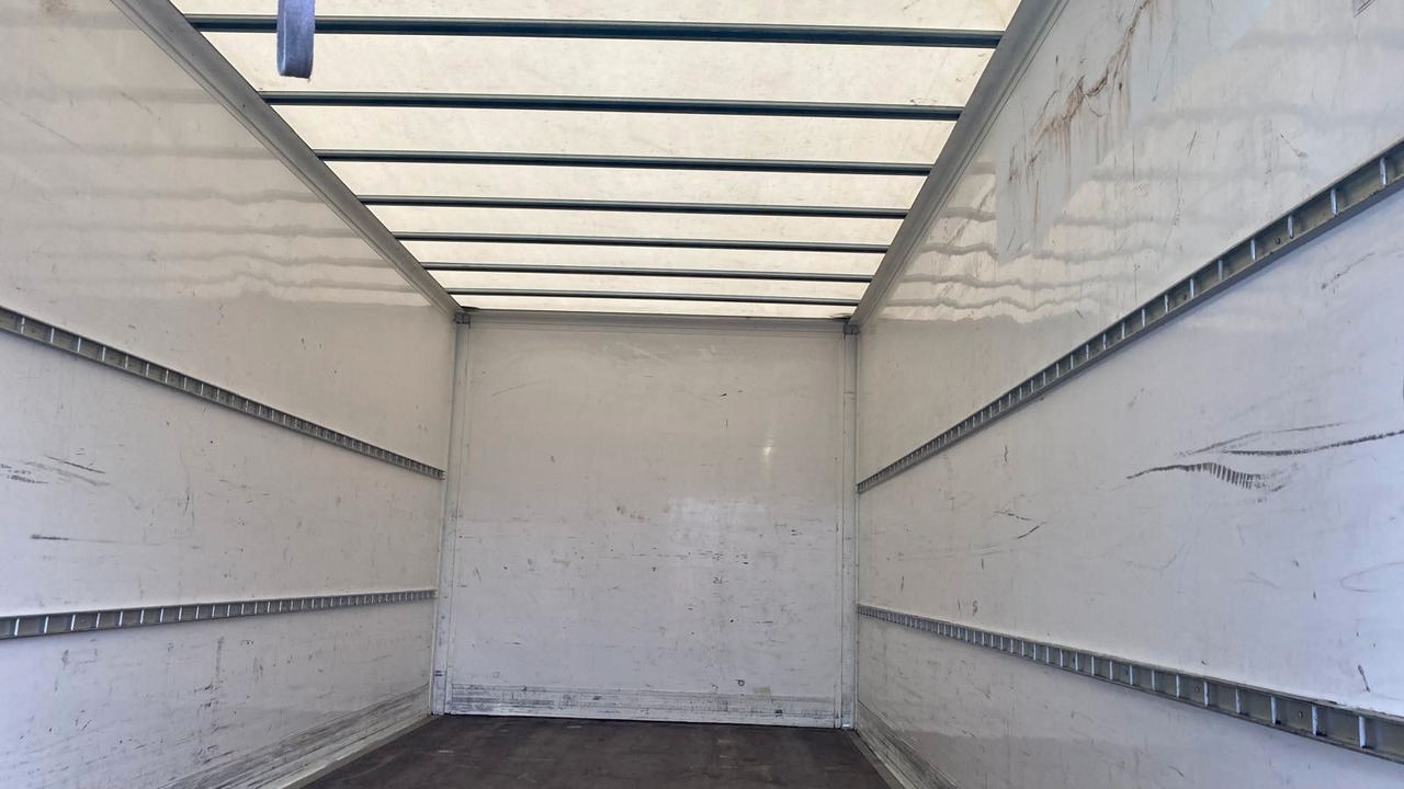 جديدة شاحنة مقفلة Renault D7.5 210 LOW  LBW Schaltgetriebe: صورة 9