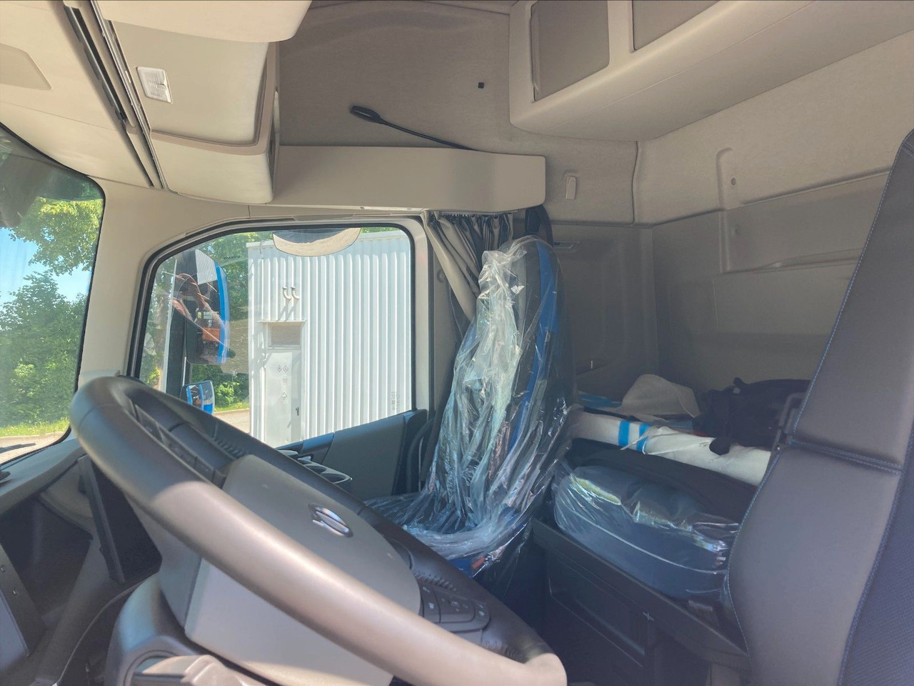 Volvo FH 6x2 R NLA Luftfederung - شاحنات مسطحة, شاحنة كرين: صورة 5 Volvo FH 6x2 R NLA Luftfederung - شاحنات مسطحة, شاحنة كرين: صورة 5