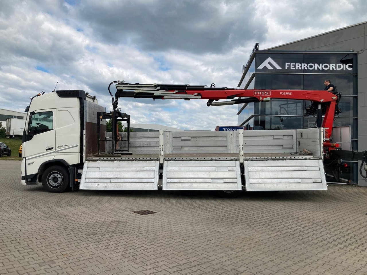 Volvo FH460 8x2 TRIDEM VLA&NLA gelenkt*FASSI F215AS.24 - شاحنة كرين: صورة 3 Volvo FH460 8x2 TRIDEM VLA&NLA gelenkt*FASSI F215AS.24 - شاحنة كرين: صورة 3
