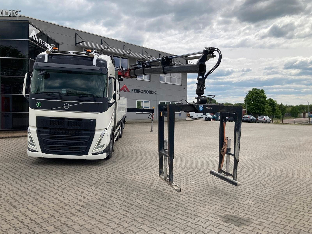 Volvo FH460 8x2 TRIDEM VLA&NLA gelenkt*FASSI F215AS.24 - شاحنة كرين: صورة 5 Volvo FH460 8x2 TRIDEM VLA&NLA gelenkt*FASSI F215AS.24 - شاحنة كرين: صورة 5