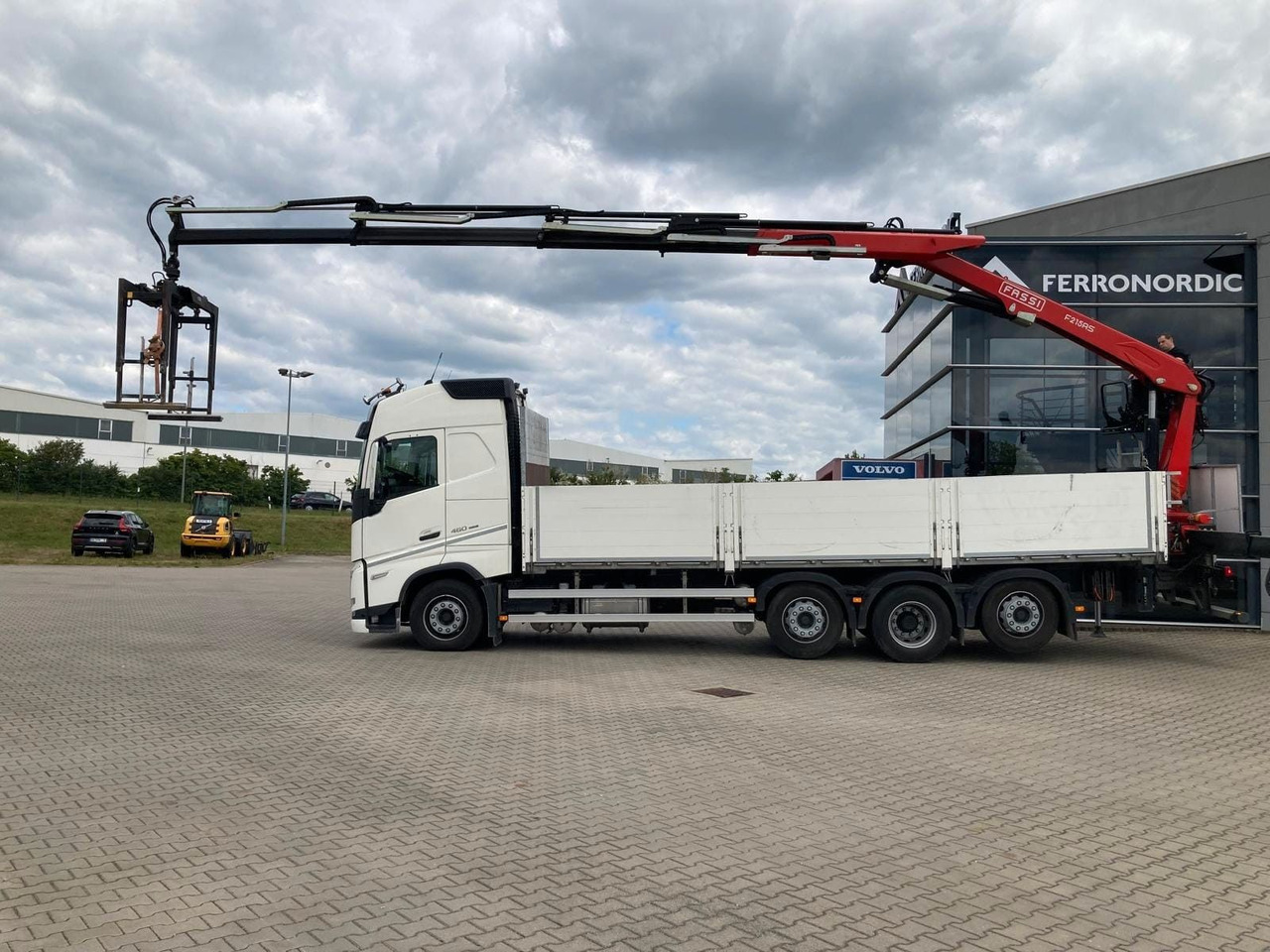 Volvo FH460 8x2 TRIDEM VLA&NLA gelenkt*FASSI F215AS.24 - شاحنة كرين: صورة 1 Volvo FH460 8x2 TRIDEM VLA&NLA gelenkt*FASSI F215AS.24 - شاحنة كرين: صورة 1