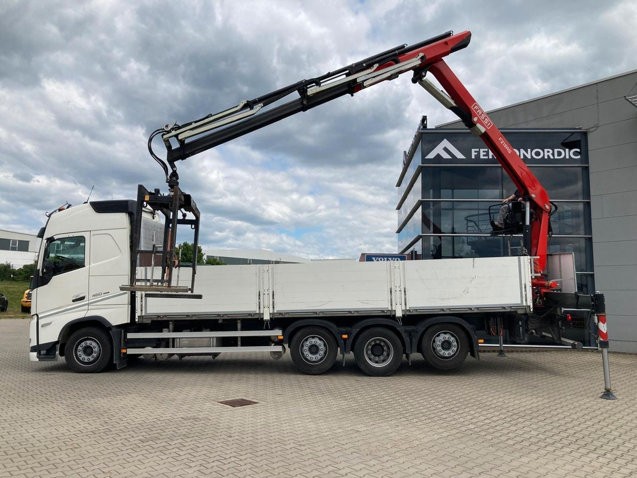 Volvo FH460 8x2 TRIDEM VLA&NLA gelenkt*FASSI F215AS.24 - شاحنة كرين: صورة 4 Volvo FH460 8x2 TRIDEM VLA&NLA gelenkt*FASSI F215AS.24 - شاحنة كرين: صورة 4