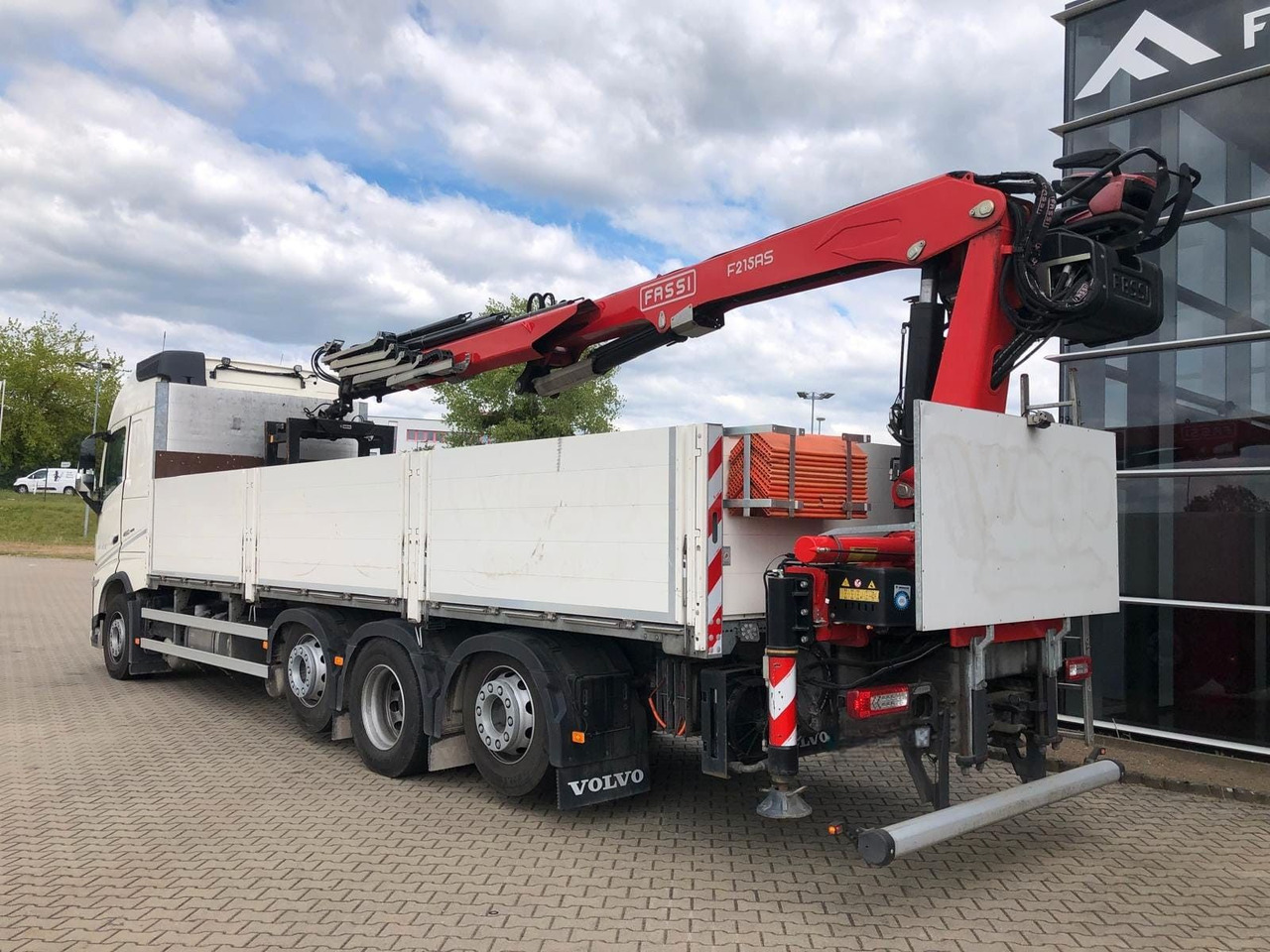 Volvo FH460 8x2 TRIDEM VLA&NLA gelenkt*FASSI F215AS.24 - شاحنة كرين: صورة 5 Volvo FH460 8x2 TRIDEM VLA&NLA gelenkt*FASSI F215AS.24 - شاحنة كرين: صورة 5