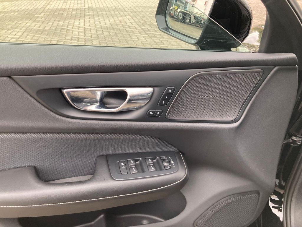 Volvo S60 T5 Lim. R-Design - سيارة: صورة 5 Volvo S60 T5 Lim. R-Design - سيارة: صورة 5