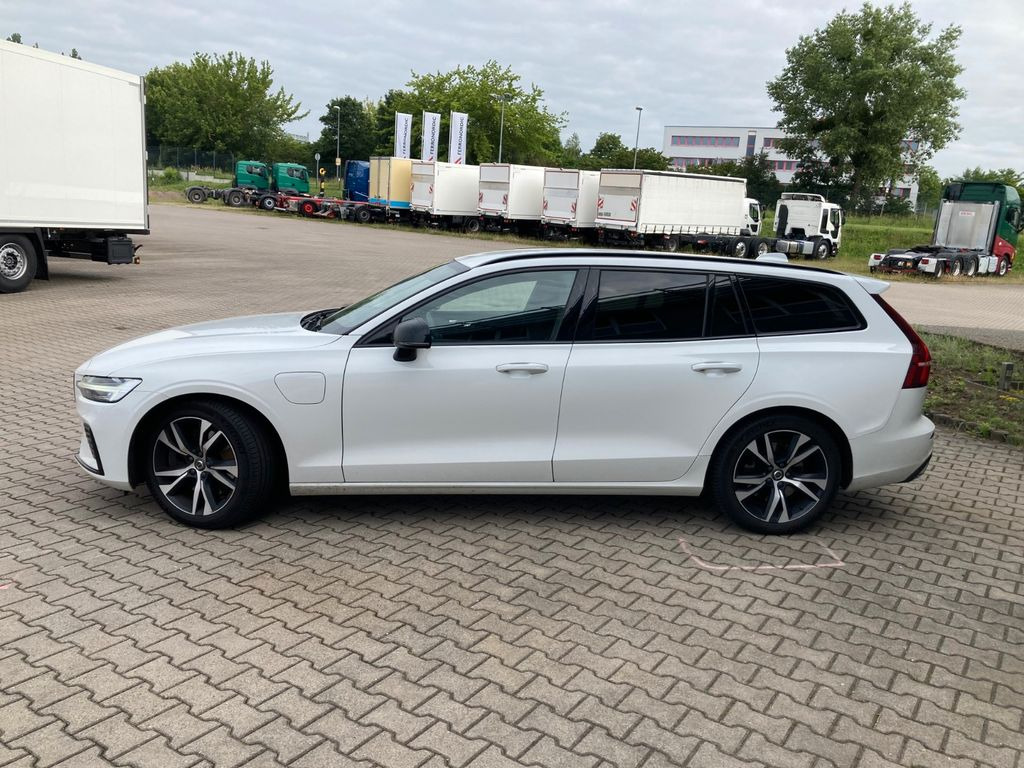 Volvo V60 T6 AWD R-Design Expression Recharge Plug-In Volvo V60 T6 AWD R-Design Expression Recharge Plug-In - سيارة ستيشن: صورة 2 Volvo V60 T6 AWD R-Design Expression Recharge Plug-In Volvo V60 T6 AWD R-Design Expression Recharge Plug-In - سيارة ستيشن: صورة 2