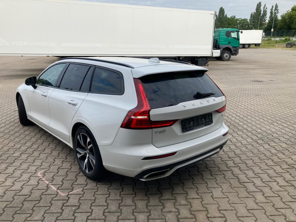 Volvo V60 T6 AWD R-Design Expression Recharge Plug-In Volvo V60 T6 AWD R-Design Expression Recharge Plug-In - سيارة ستيشن: صورة 3 Volvo V60 T6 AWD R-Design Expression Recharge Plug-In Volvo V60 T6 AWD R-Design Expression Recharge Plug-In - سيارة ستيشن: صورة 3