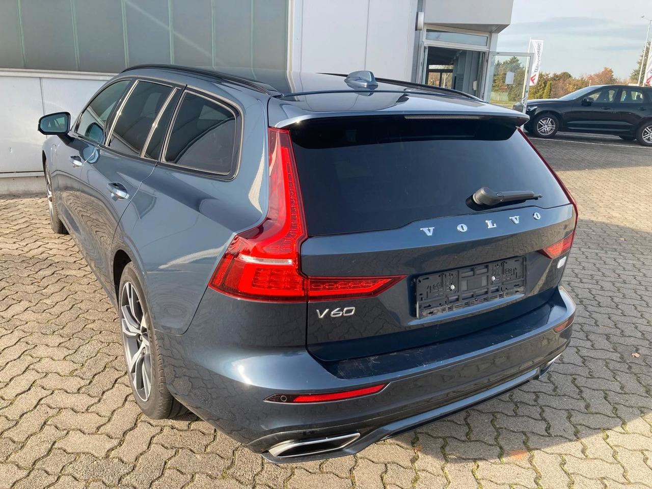 Volvo V60 T8 R Design Recharge Plug-In Hybrid AWD - سيارة ستيشن: صورة 5 Volvo V60 T8 R Design Recharge Plug-In Hybrid AWD - سيارة ستيشن: صورة 5