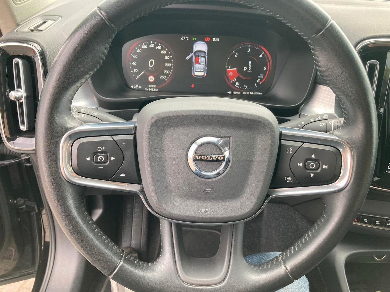 Volvo XC 40 D3 Momentum Pro AWD - سيارة دفع رباعي: صورة 5 Volvo XC 40 D3 Momentum Pro AWD - سيارة دفع رباعي: صورة 5