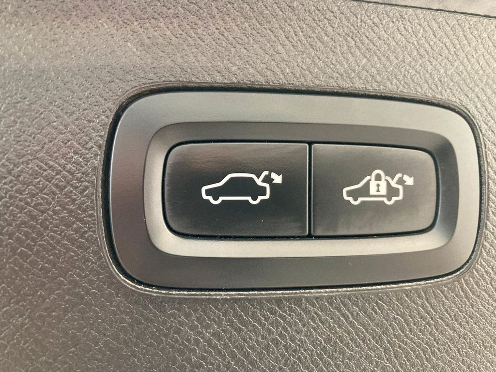 سيارة دفع رباعي Volvo XC 90 T8 7-Sitzer Inscr. Expr. Recharge AWD Volvo XC 90 T8 7-Sitzer Inscr. Expr. Recharge AWD: صورة 6