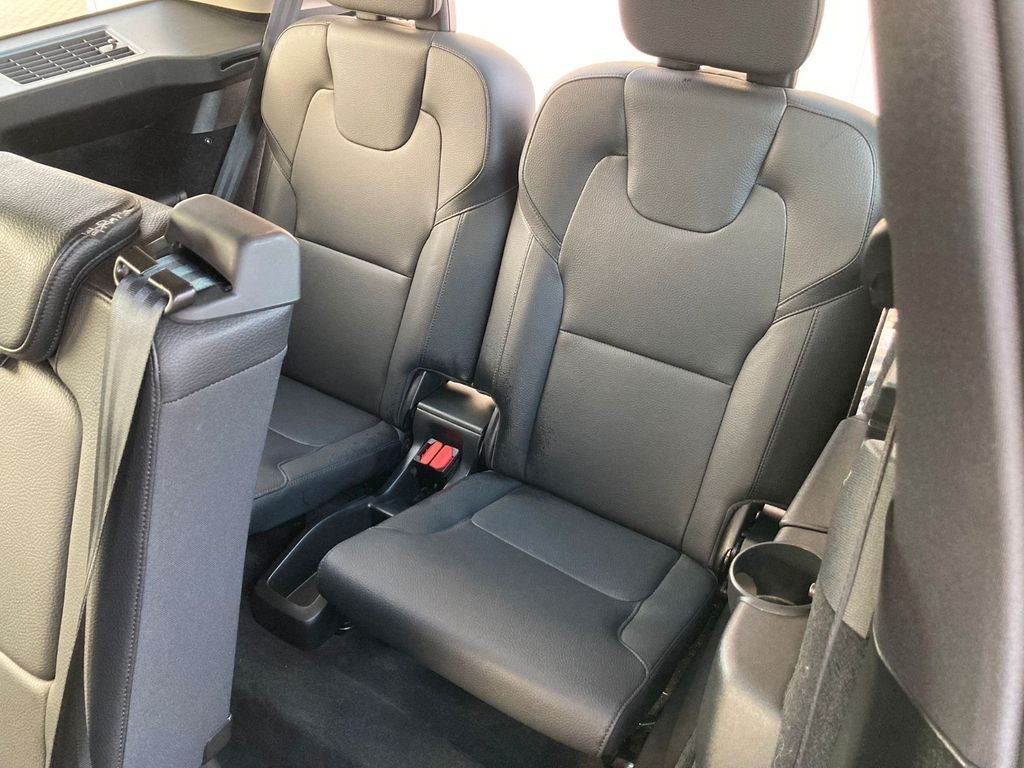 سيارة دفع رباعي Volvo XC 90 T8 7-Sitzer Inscr. Expr. Recharge AWD Volvo XC 90 T8 7-Sitzer Inscr. Expr. Recharge AWD: صورة 11