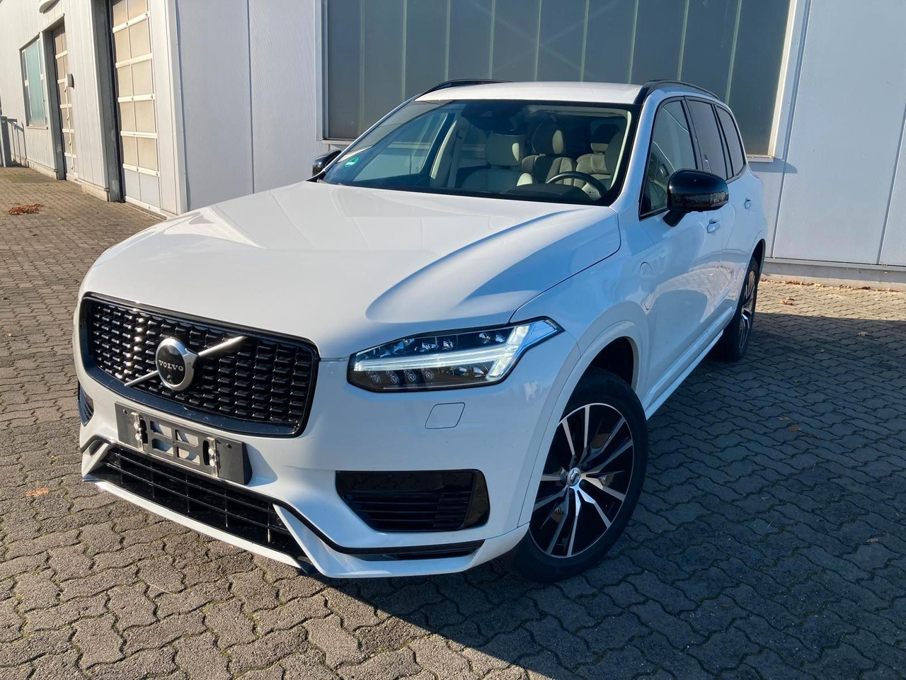 Volvo XC 90 T8 R-Des. Exp. Rech. Pl.-In Hybr. AWD 7-S. - سيارة دفع رباعي: صورة 1 Volvo XC 90 T8 R-Des. Exp. Rech. Pl.-In Hybr. AWD 7-S. - سيارة دفع رباعي: صورة 1