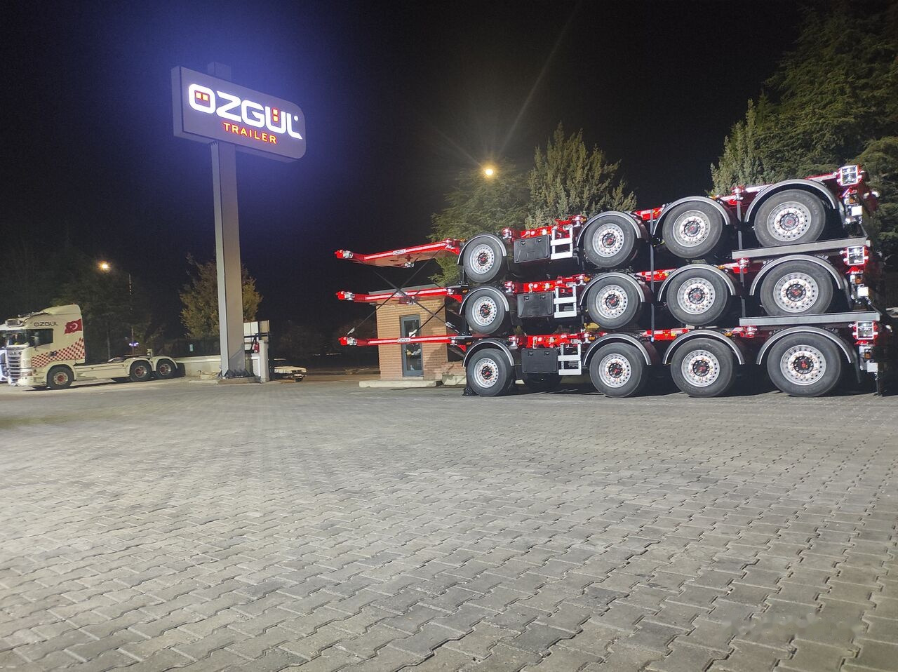 Özgül 4 AXLE HIGH CUBE CONTAINER CARRIER - نصف مقطورة لنقل الحاويات: صورة 4 Özgül 4 AXLE HIGH CUBE CONTAINER CARRIER - نصف مقطورة لنقل الحاويات: صورة 4