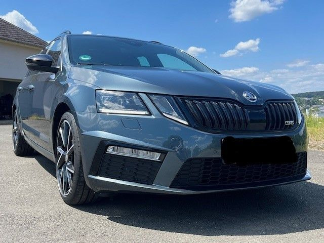 Skoda Octavia Combi RS 4x4 - سيارة ستيشن: صورة 2 Skoda Octavia Combi RS 4x4 - سيارة ستيشن: صورة 2