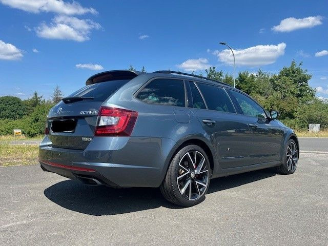 Skoda Octavia Combi RS 4x4 - سيارة ستيشن: صورة 3 Skoda Octavia Combi RS 4x4 - سيارة ستيشن: صورة 3