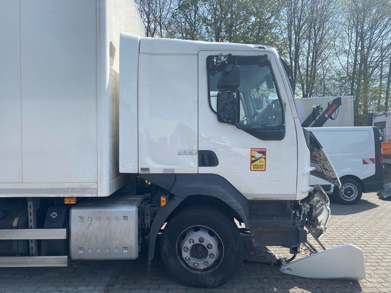 Volvo FL 16.280 Koffer Unfallschaden - شاحنة مقفلة: صورة 2 Volvo FL 16.280 Koffer Unfallschaden - شاحنة مقفلة: صورة 2