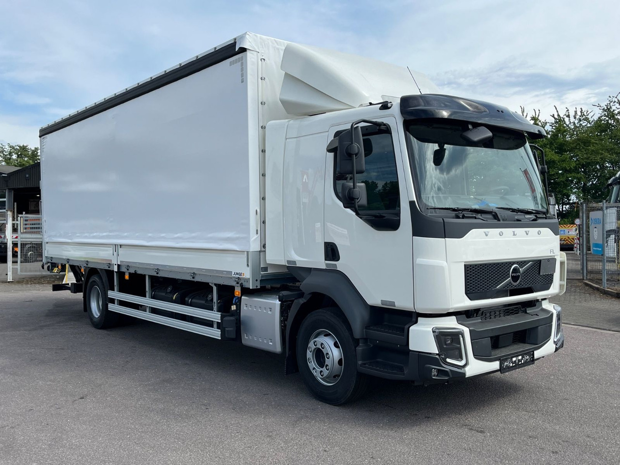 Volvo FL16.280 Junge Schiebeplane - شاحنة ستارة: صورة 3 Volvo FL16.280 Junge Schiebeplane - شاحنة ستارة: صورة 3