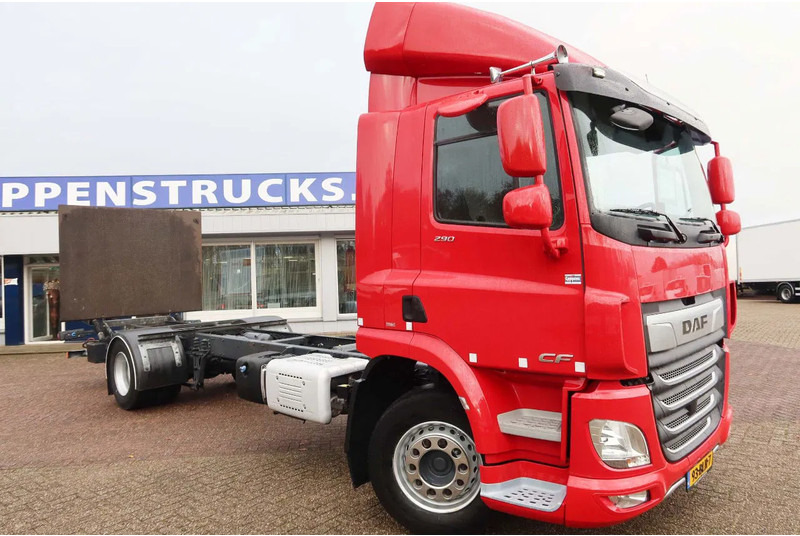 DAF CF 290 FA Chassis + 2500 KG Dhollandia laadklep - شاحنة هيكل كابينة: صورة 2 DAF CF 290 FA Chassis + 2500 KG Dhollandia laadklep - شاحنة هيكل كابينة: صورة 2