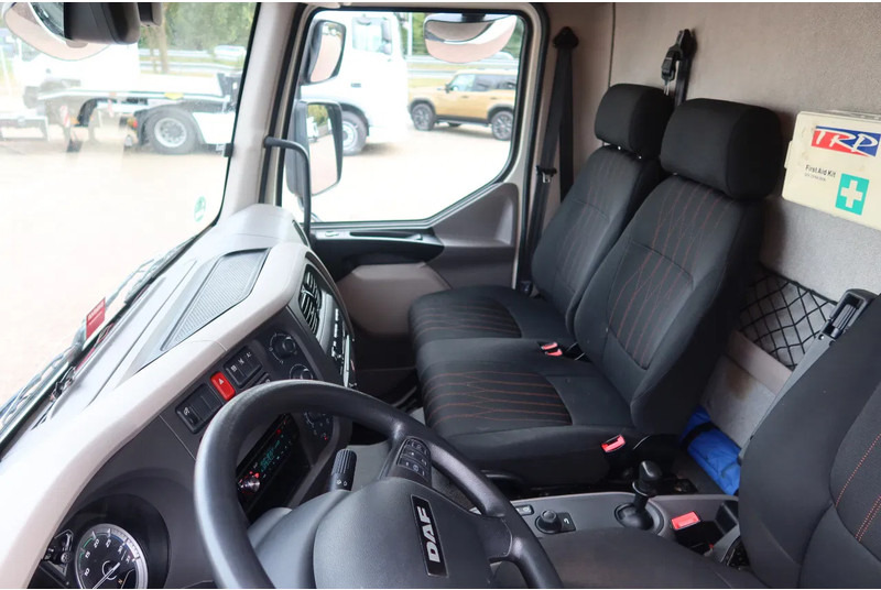 DAF LF 210 Bakwagen+ Dhollandia 1500 kg - شاحنة مقفلة: صورة 5 DAF LF 210 Bakwagen+ Dhollandia 1500 kg - شاحنة مقفلة: صورة 5