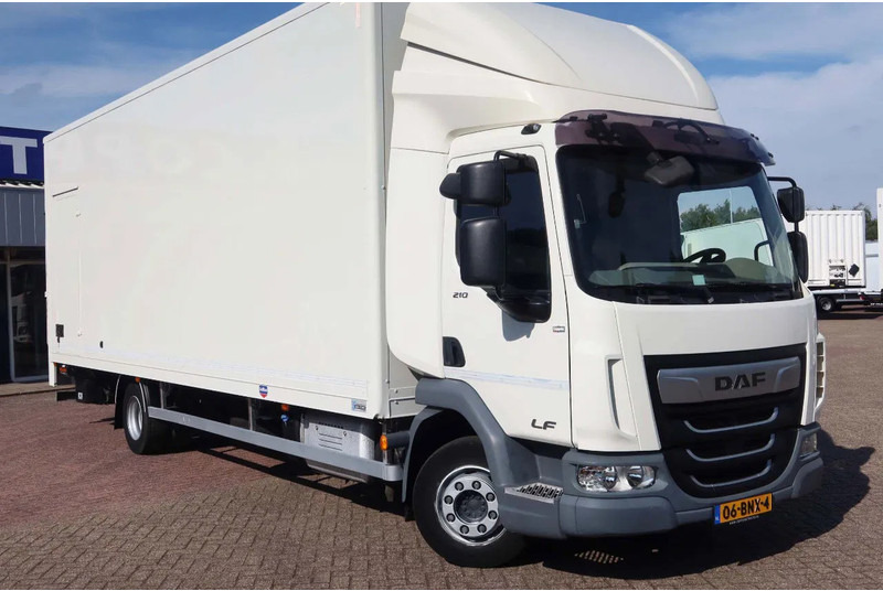 DAF LF 210 FA Bakwagen + Dhollandia 2000 kg klep extra accu set, 3x bindrail + stang. - شاحنة مقفلة: صورة 2 DAF LF 210 FA Bakwagen + Dhollandia 2000 kg klep extra accu set, 3x bindrail + stang. - شاحنة مقفلة: صورة 2