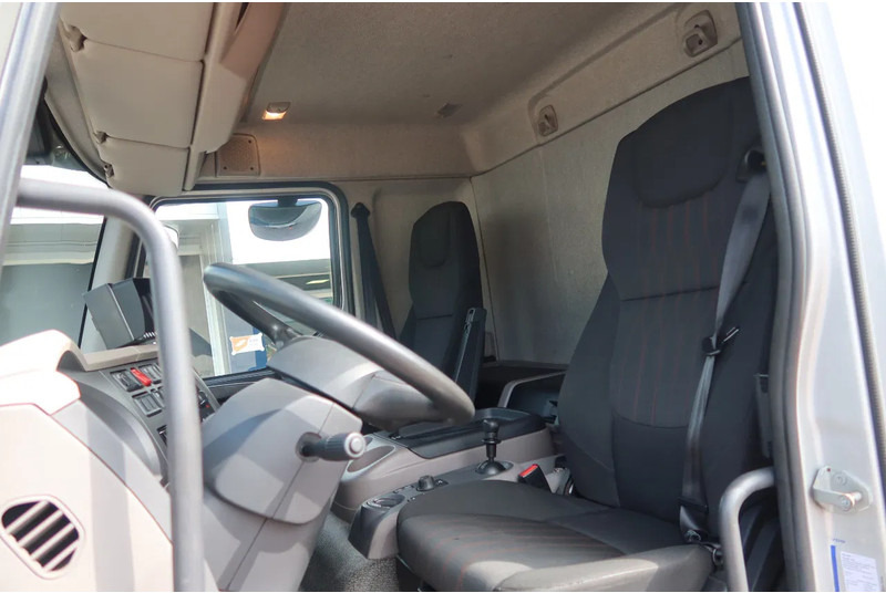 DAF LF 210 FA Zilver metallic bak + klep Dhollandia 1500 kg + rol stops, Comfort cabine. - شاحنة مقفلة: صورة 5 DAF LF 210 FA Zilver metallic bak + klep Dhollandia 1500 kg + rol stops, Comfort cabine. - شاحنة مقفلة: صورة 5