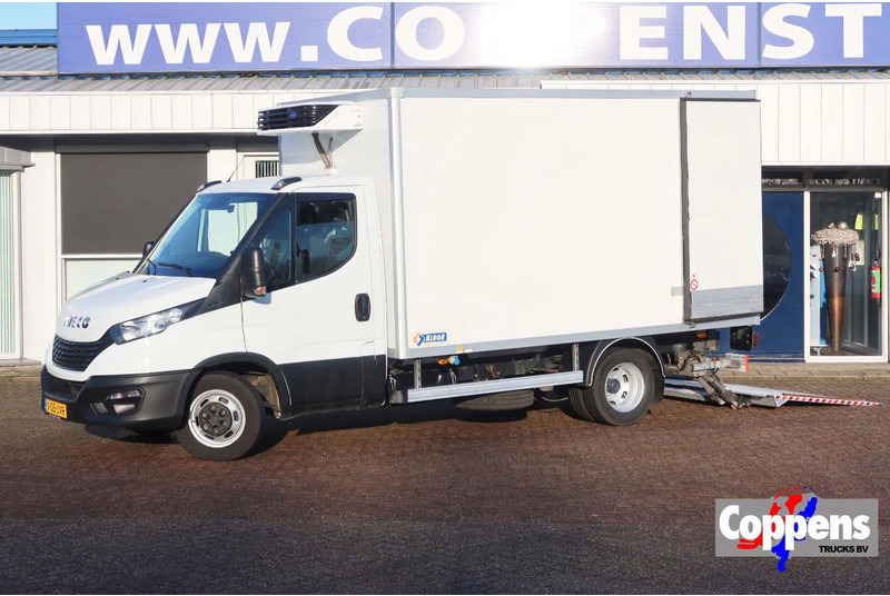 Iveco Daily 35C16 Carrier Xarios 350 Koel+Vries+verwarmen + stekker 220 volt, Dhollandia 750 kg klep - شاحنة مُبرّدة للتوصيل: صورة 1 Iveco Daily 35C16 Carrier Xarios 350 Koel+Vries+verwarmen + stekker 220 volt, Dhollandia 750 kg klep - شاحنة مُبرّدة للتوصيل: صورة 1