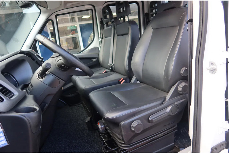Iveco Daily 35C16 HI Matic Dubbele cabine open 7 persoons uitvoering. Dubbel lucht achter as. 3.0 L motor - شاحنة التوصيل, الشاحنات الصغيرة كابينة مزدوجة: صورة 4 Iveco Daily 35C16 HI Matic Dubbele cabine open 7 persoons uitvoering. Dubbel lucht achter as. 3.0 L motor - شاحنة التوصيل, الشاحنات الصغيرة كابينة مزدوجة: صورة 4