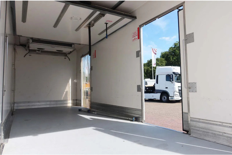 Iveco EuroCargo 120 El 210L Koel/Vries+Klep Bitemp met verplaatsbare wand - شاحنة الفريزر: صورة 4 Iveco EuroCargo 120 El 210L Koel/Vries+Klep Bitemp met verplaatsbare wand - شاحنة الفريزر: صورة 4